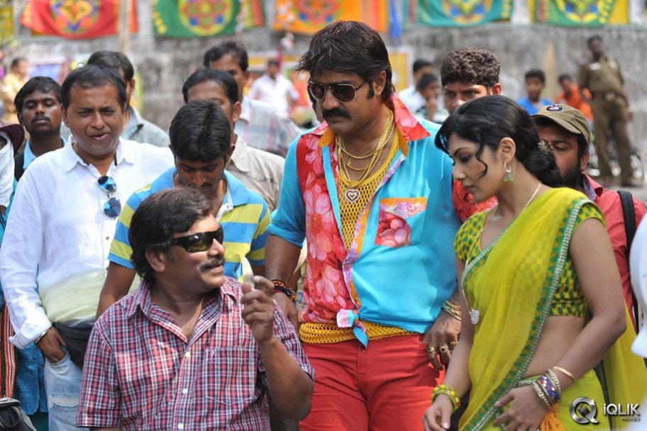 Govindhudu Andari Vaadele